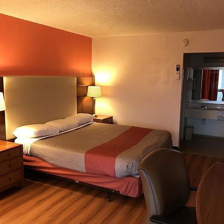 Regency Inn And Conference Center 클린턴 외부 사진