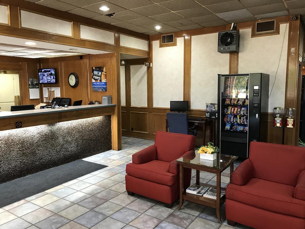 Regency Inn And Conference Center 클린턴 외부 사진