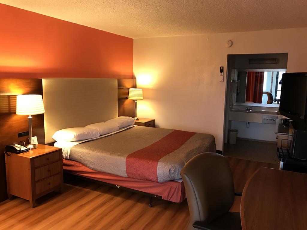 Regency Inn And Conference Center 클린턴 외부 사진