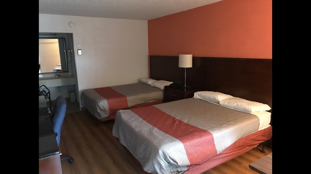 Regency Inn And Conference Center 클린턴 외부 사진